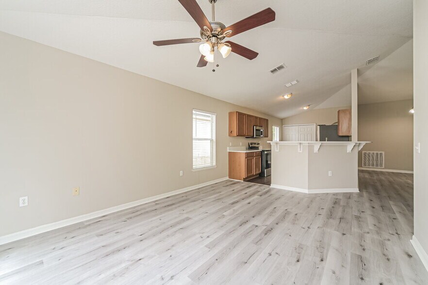 Building Photo - 433 Hammerstone Ave