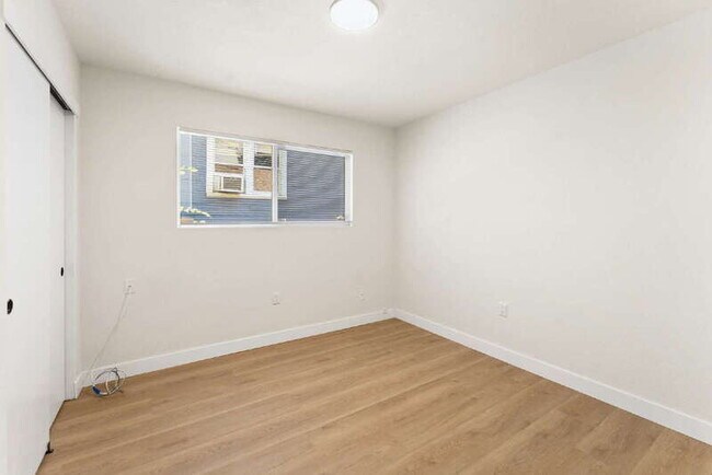 Building Photo - 327 22nd St