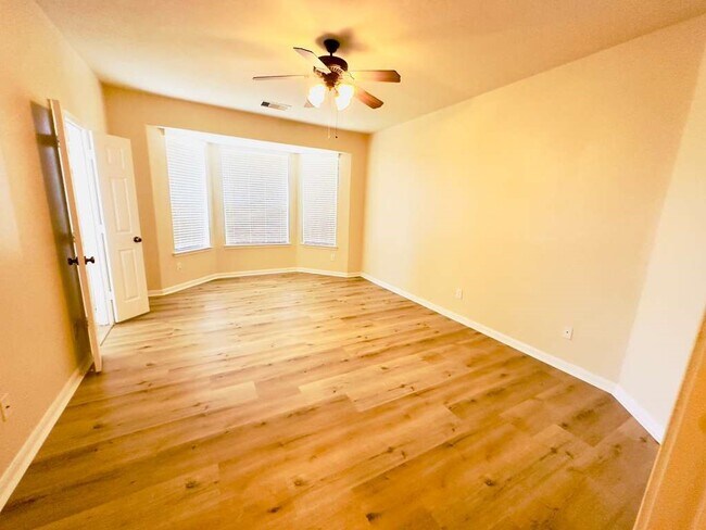 Building Photo - 1919 Spring Cliff Court