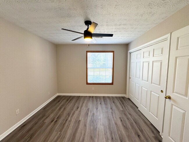 Building Photo - Charming 2 Bed/2 Bath Home in Woodstock – ...