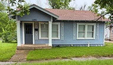 Building Photo - Charming 2-bedroom, 1-bath home