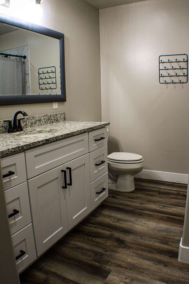 Building Photo - Like-New 3-Bed, 2-Bath Home in Enterprise – Modern, Bright & Move-In Ready!