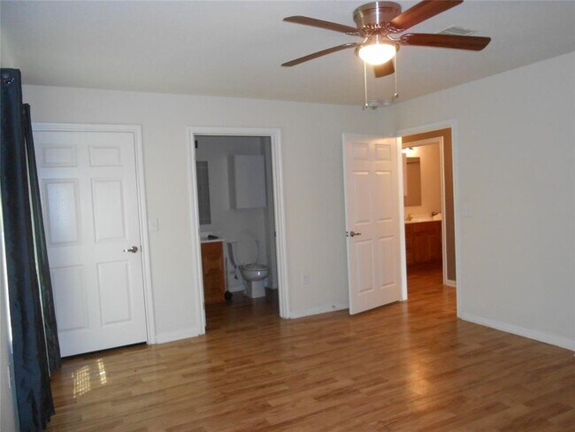 Building Photo - 617 N Vionett Ln