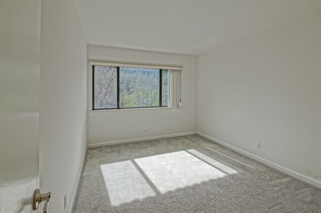 Building Photo - Bright & Airy, End-Unit 3BR2.5BA Townhouse w/ 2-Car Garage in Beautiful Gated Community w/ Pool &...