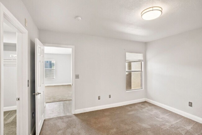Building Photo - 3 Bed, 2 Bath -Gated- South West Las Vegas