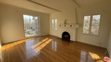 Building Photo - 1553 S Durango Ave