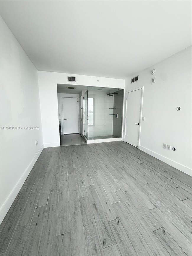 Building Photo - 460 NE 28th St
