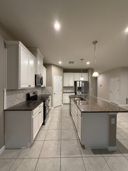 Building Photo - 334 Winter Bliss Ln