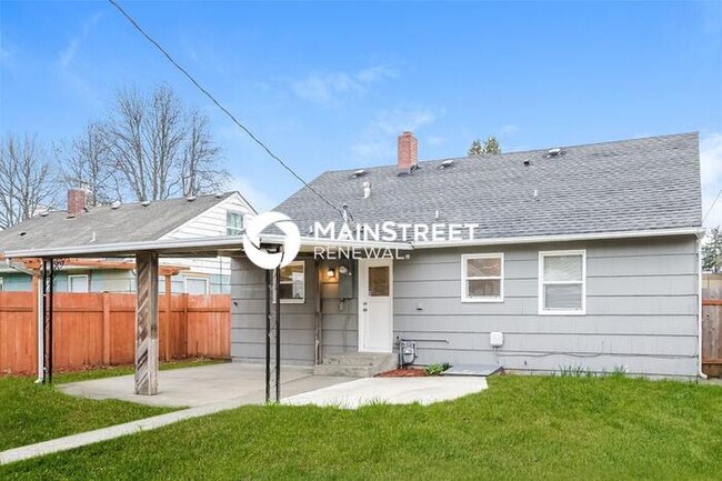 Building Photo - 4 Bedroom Pet-Friendly Home in PUYALLUP, WA with Main Street Renewal