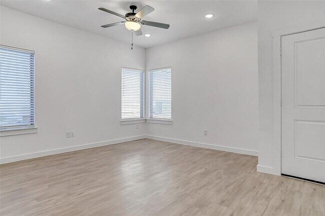 Building Photo - 1219 Bells Dr