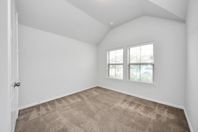 Building Photo - 165 Sunray Creek Dr