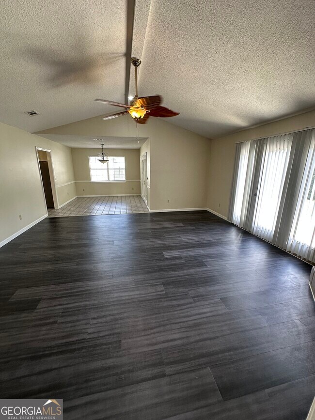Building Photo - 214 Cypress Dr