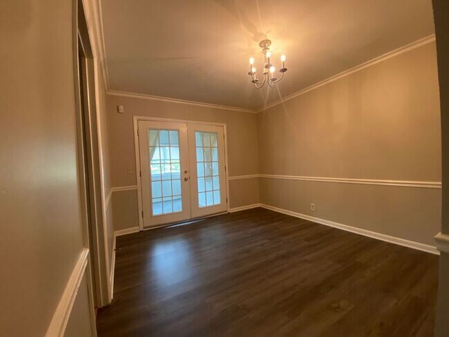 Building Photo - Beautiful 2 Bedroom / 2 Bath Apartment in Green Hills Under $2000!