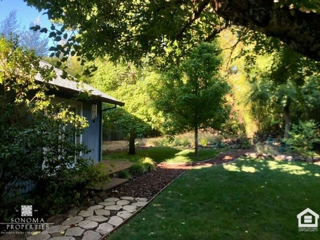 Building Photo - Inviting 3BD/2BA Home in Glen Ellen