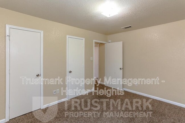 Building Photo - 3907 Deputy Dr