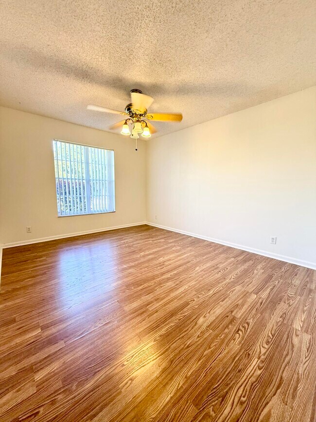 Building Photo - 5609 Descartes Cir