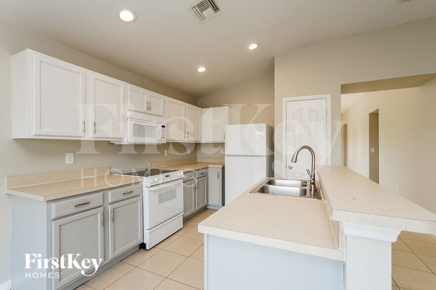Building Photo - 25453 Bandito Ct