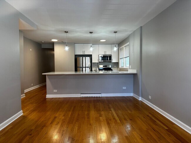 Building Photo - Spacious 2 Bed, 1 Bath, Plus Den/Office in...