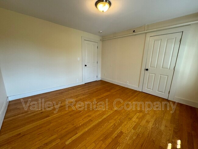 Building Photo - 132 Middle St