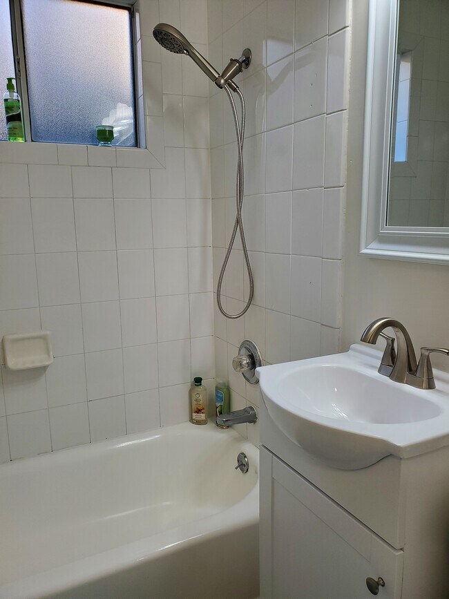 BATHROOM - 4604 Cahuenga Blvd