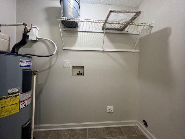 Building Photo - AVAILABLE TO SHOW!