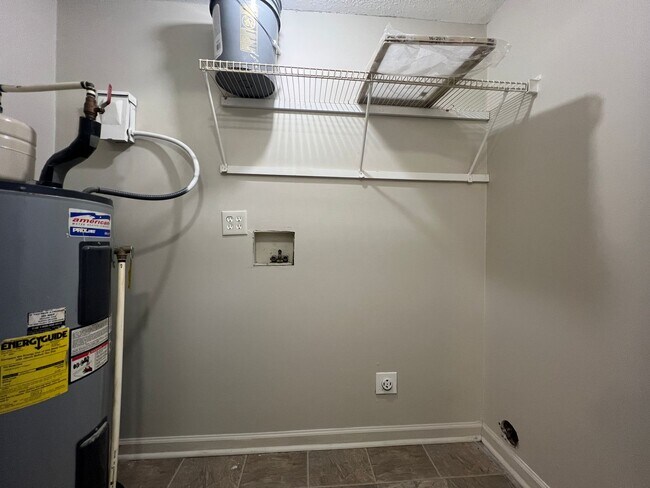 Building Photo - Price reduced!! Move-in Ready**