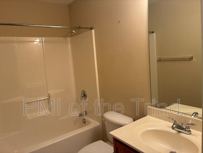 Building Photo - 2033 Tea Berry Ct