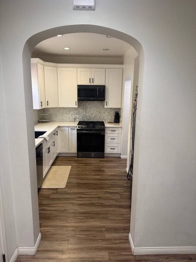 Building Photo - 8432 Weatherwood St