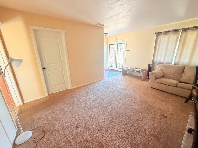 Building Photo - Private Room with Ensuite Bath in Lompoc