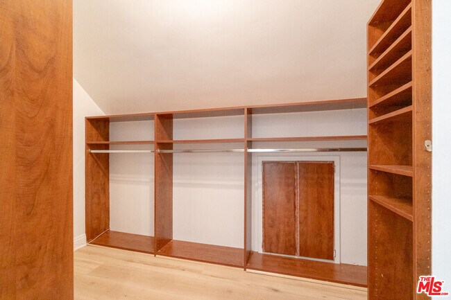 Building Photo - 4220 Towhee Dr