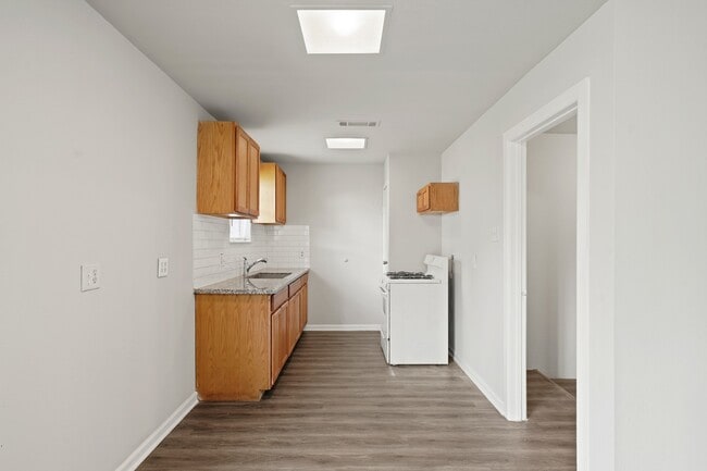 Building Photo - 743 Knob Hollow St