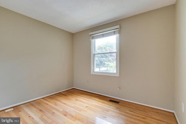 Building Photo - 8044 Steeple Chase Ct