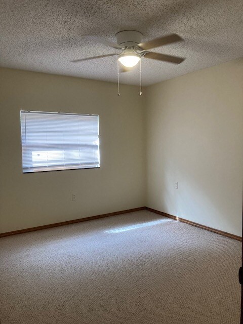 Building Photo - 744 Vassar Rd