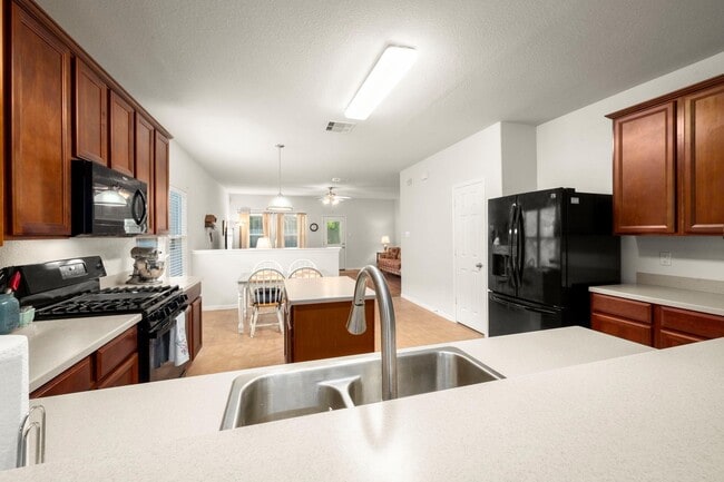 Building Photo - 19510 Majestic Landing Ln