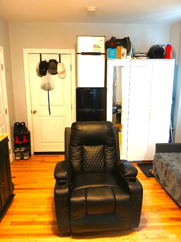 Building Photo - 5023 Spruce St