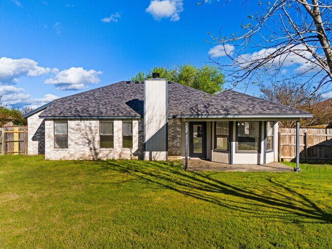Building Photo - 4803 Topsey Dr