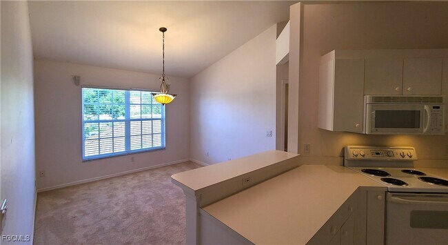 Building Photo - 14571 Daffodil Dr