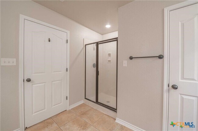 Building Photo - 6201 Flag Stone Dr