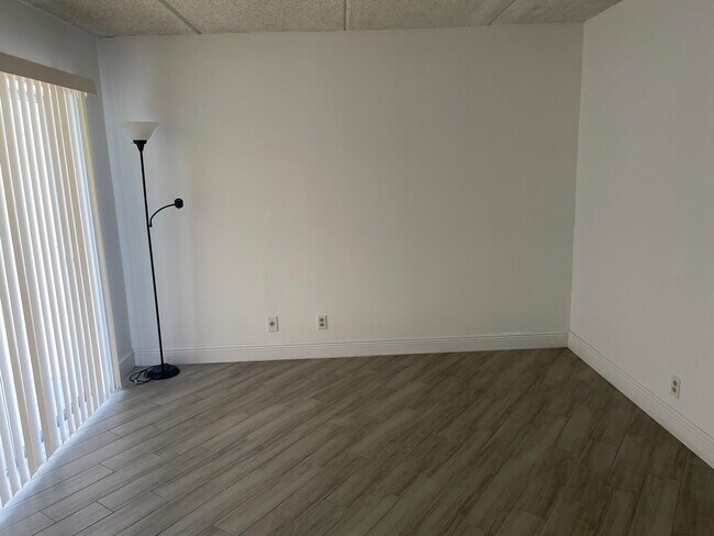Building Photo - 500 Village Green Cir W