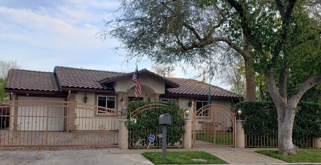 Building Photo - Exquisite 4 Bedroom + Office Single-Level Residence with Pool/BBQ in a Prime South-of-the-Bouleva...