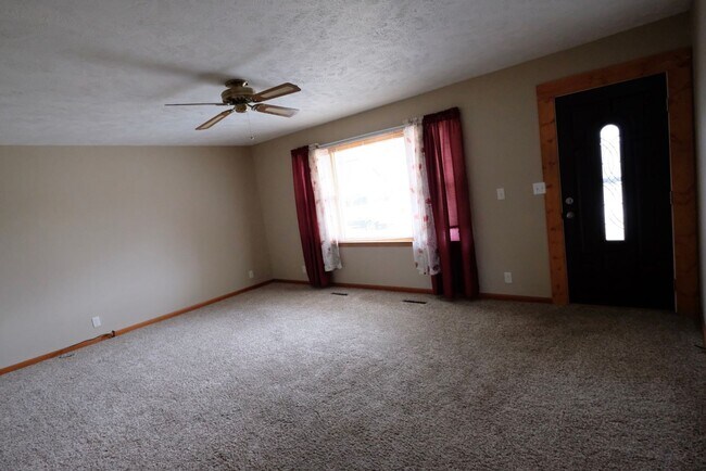 Building Photo - Well Maintained 2 bedroom home in a quiet ...