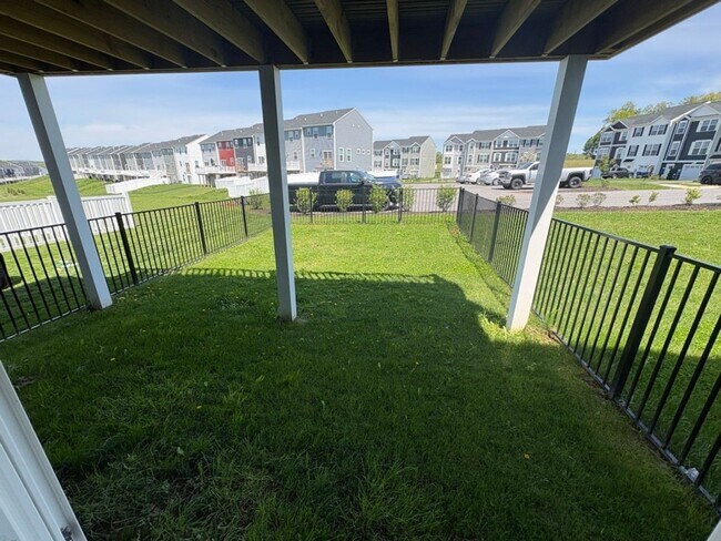 Building Photo - Beautiful townhome for rent in Hudson Ridge