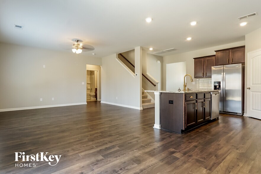 Building Photo - 229 Park View Cir