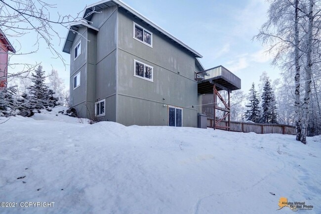 Building Photo - BEAUTIFUL, FULLY UPDATED SINGLE FAMILY HOM...