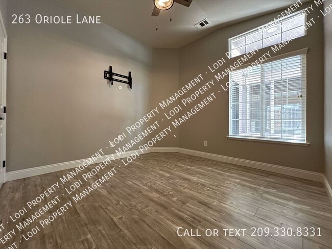 Building Photo - 263 Oriole Ln