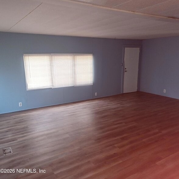 Building Photo - 463 Logan Ave