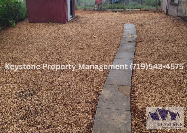 Building Photo - $475 Off Move In Special! 3 Bd/1 Bath House - Spacious Kitchen & Laundry Room $950/$950