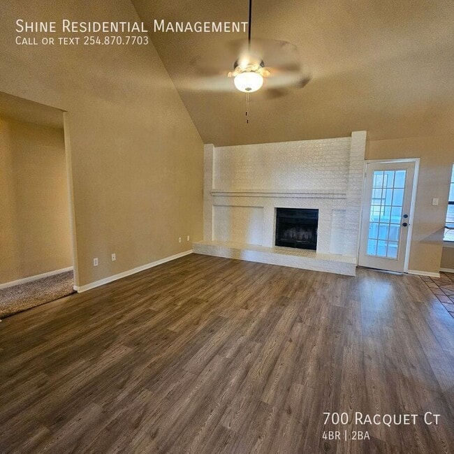 Building Photo - 700 Racquet Ct