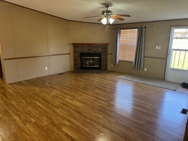 Building Photo - 3 Bedroom 2 Bathroom Mobile Home located in Rogersville, TN