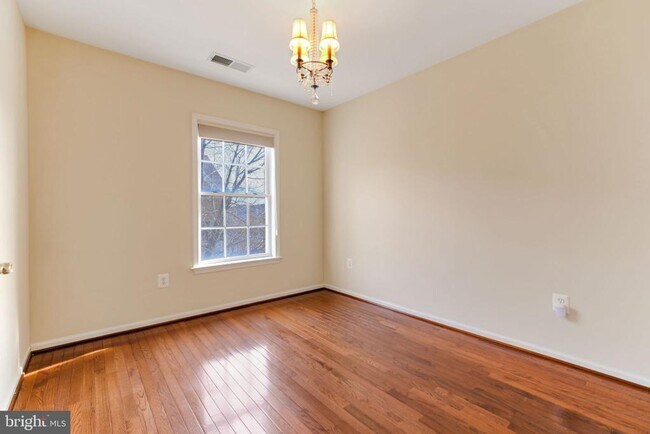 Building Photo - 725 Ridgemont Ave